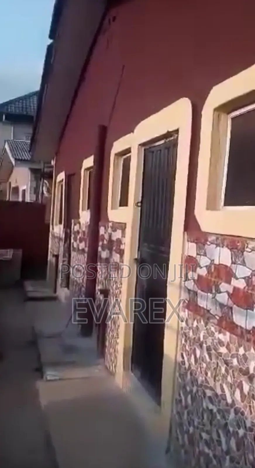 3bdrm Block of Flats in Iba / Ojo for rent