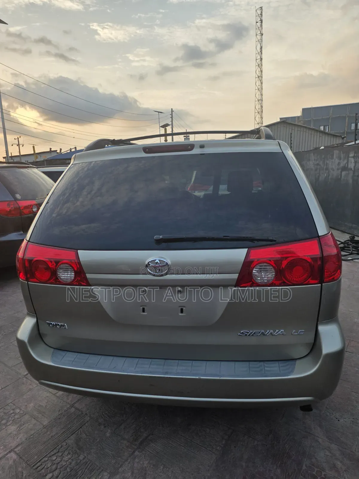 Toyota Sienna LE 4WD 2007 Gold