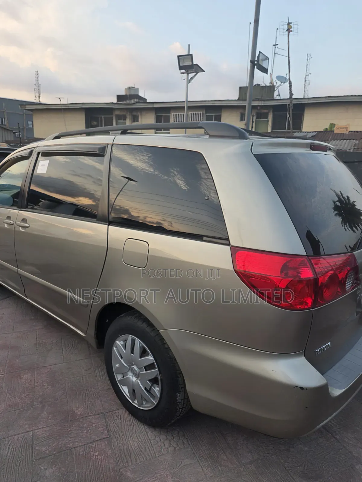 Toyota Sienna LE 4WD 2007 Gold