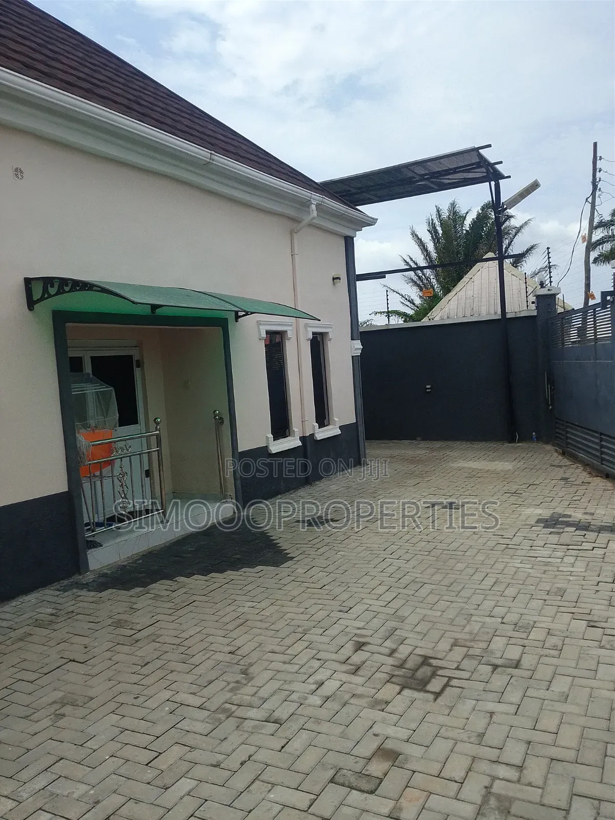 2bdrm Block of Flats in Lakowe for rent
