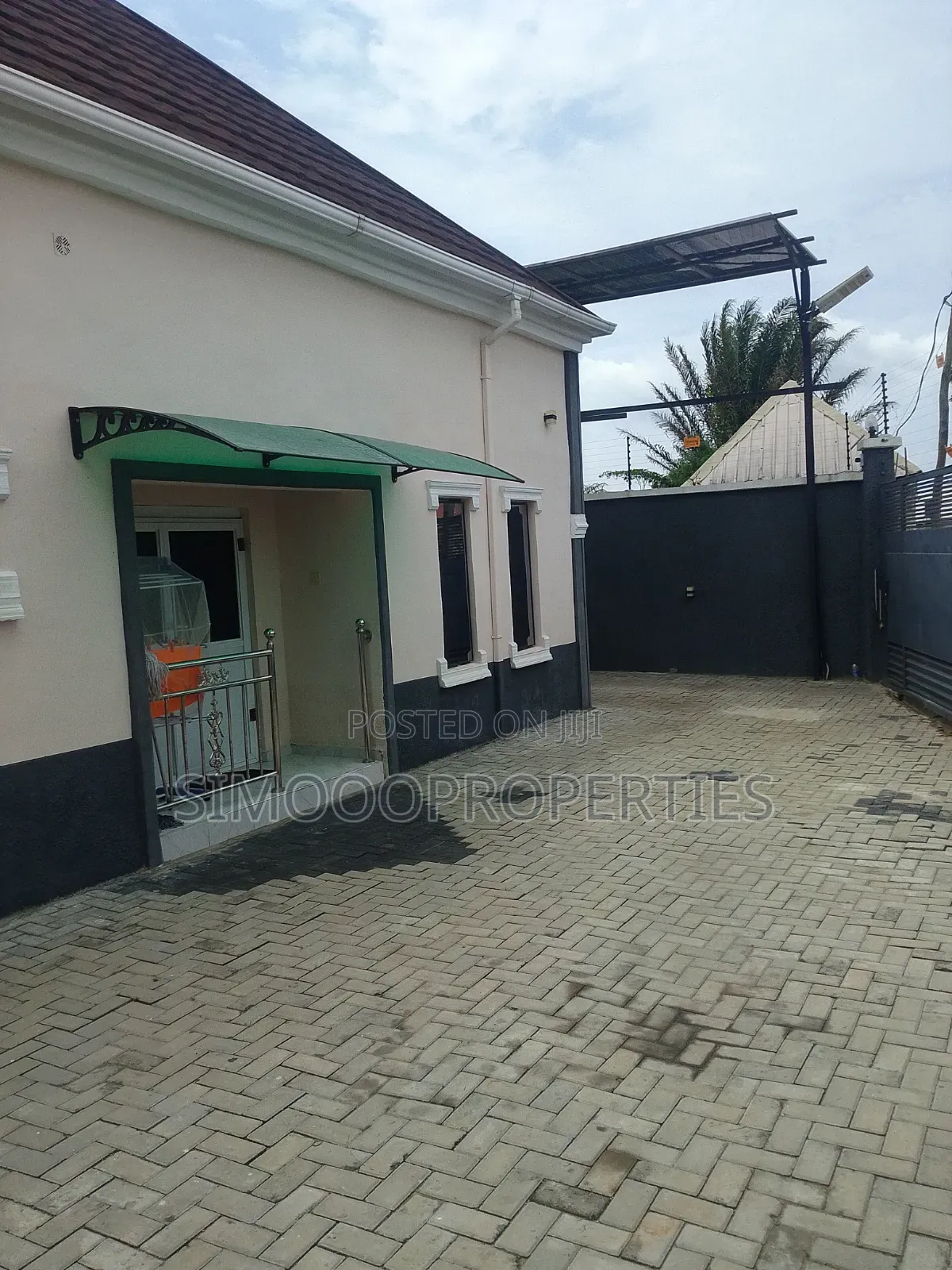 2bdrm Block of Flats in Lakowe for rent