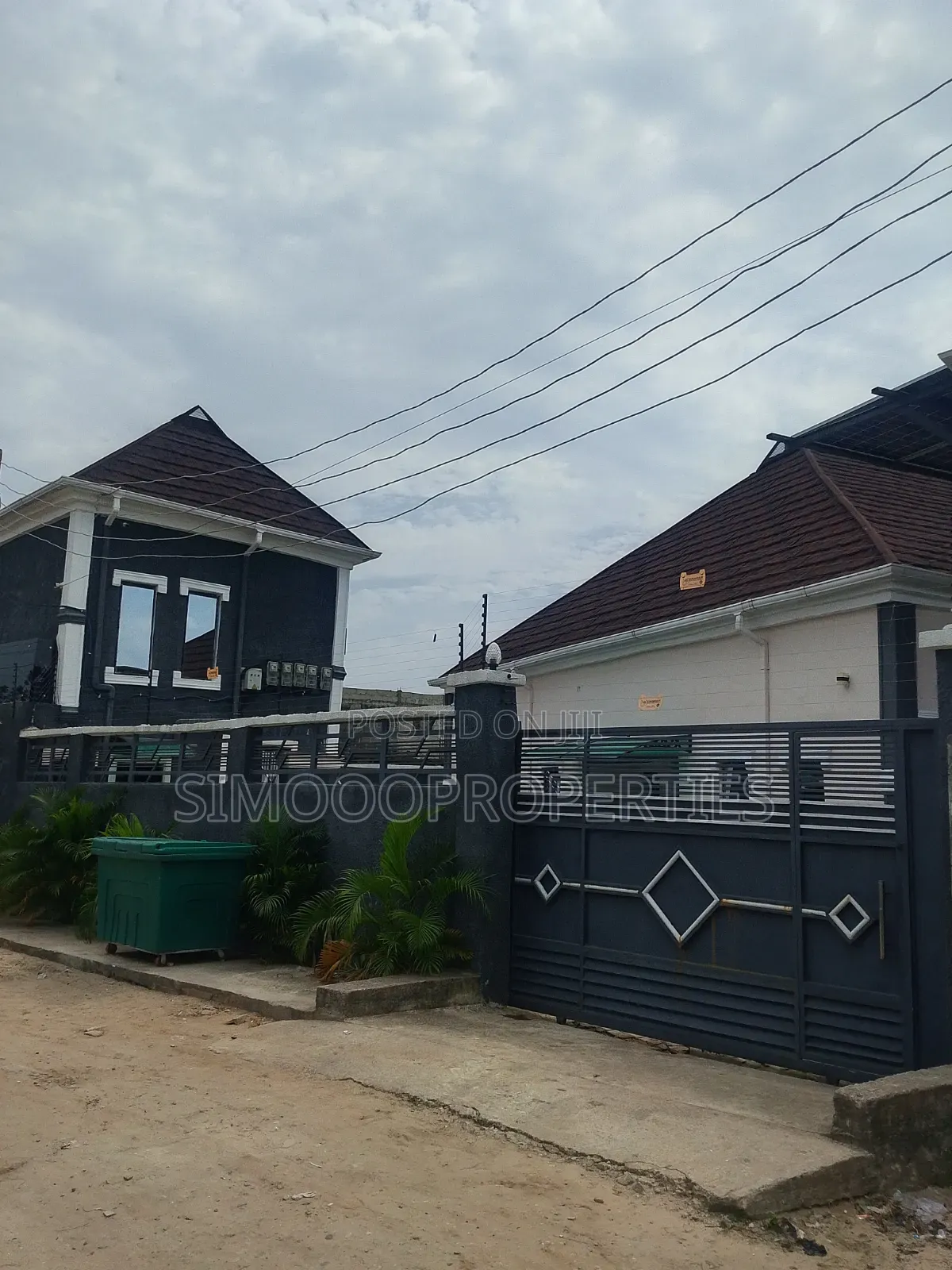 2bdrm Block of Flats in Lakowe for rent