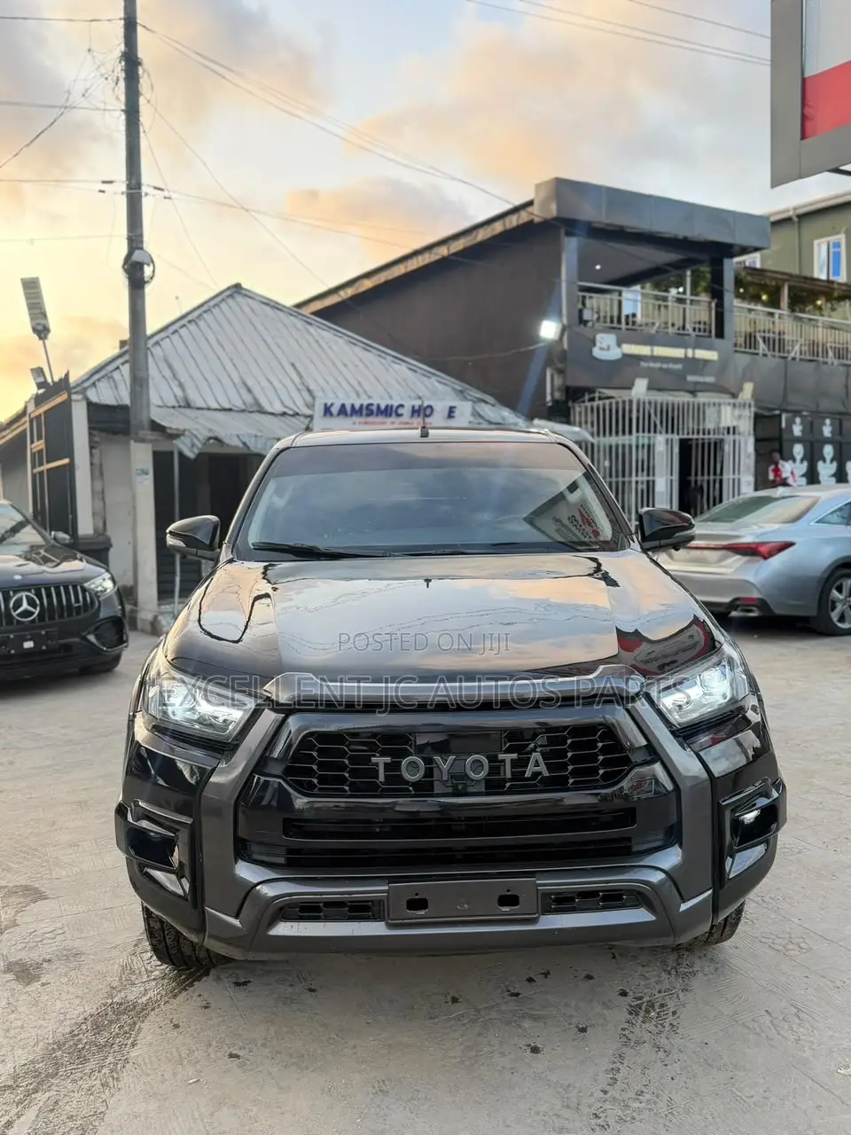 Toyota Hilux 2024 Black