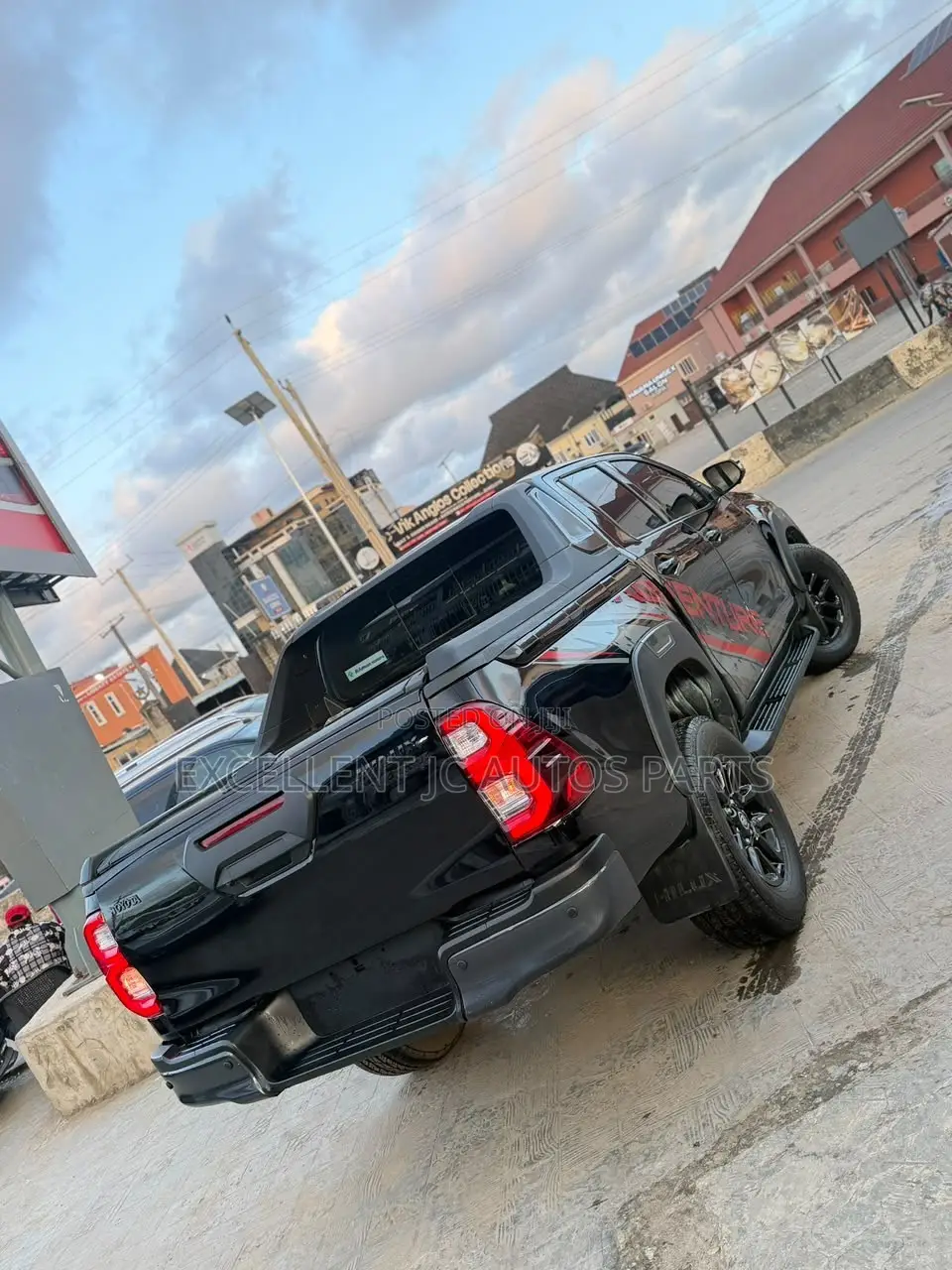 Toyota Hilux 2024 Black