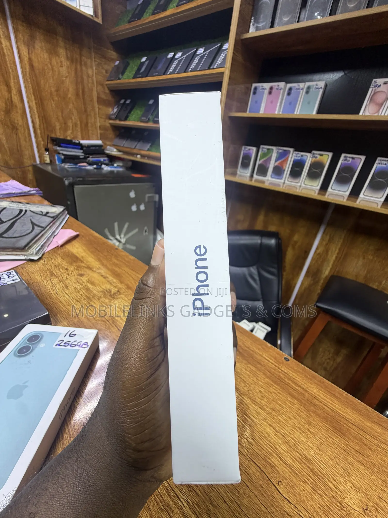 New Apple iPhone 16 256 GB Blue