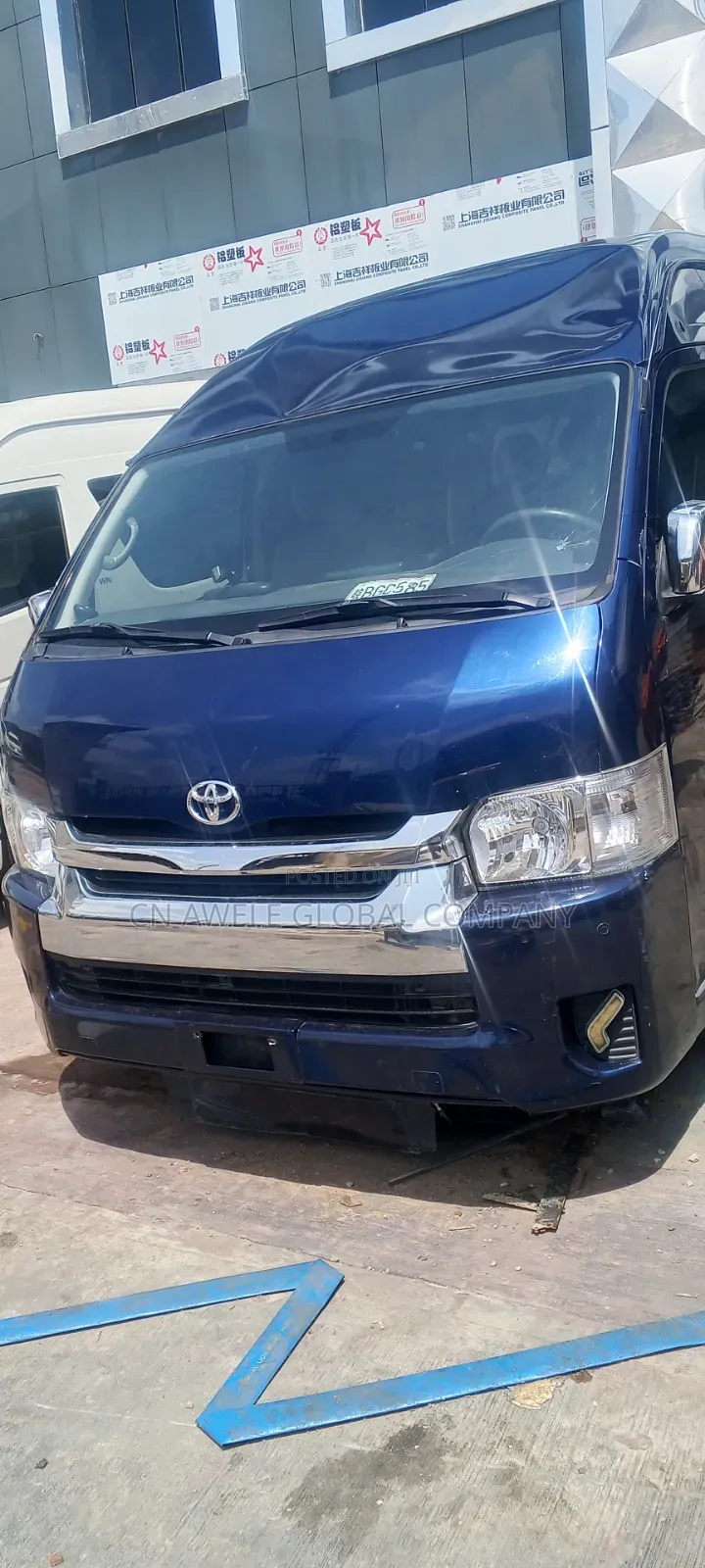 Toyota HiAce 2015 Blue