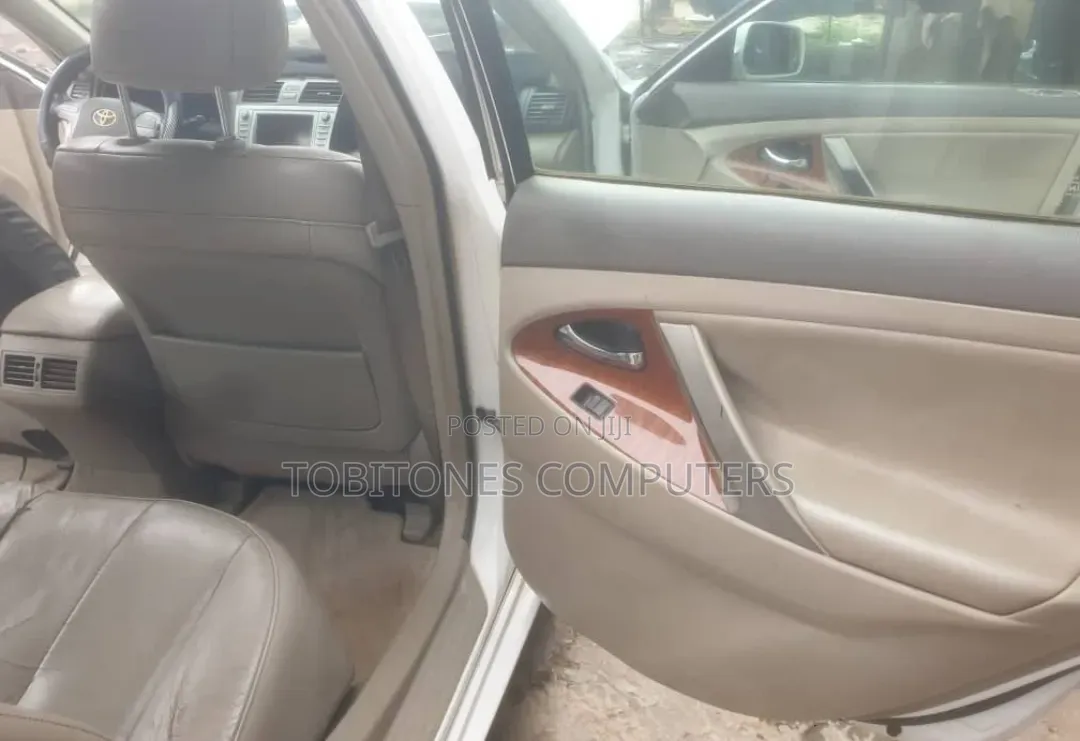 Toyota Camry LE V6 4dr Sedan (3.5L 6cyl 6AM) 2008 White