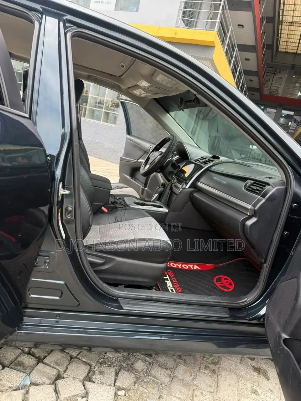 Toyota Camry SE 4dr Sedan (2.5L 4cyl 6A) 2013