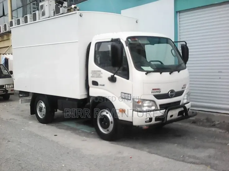 Truck for Cargo Collection From Suppliers