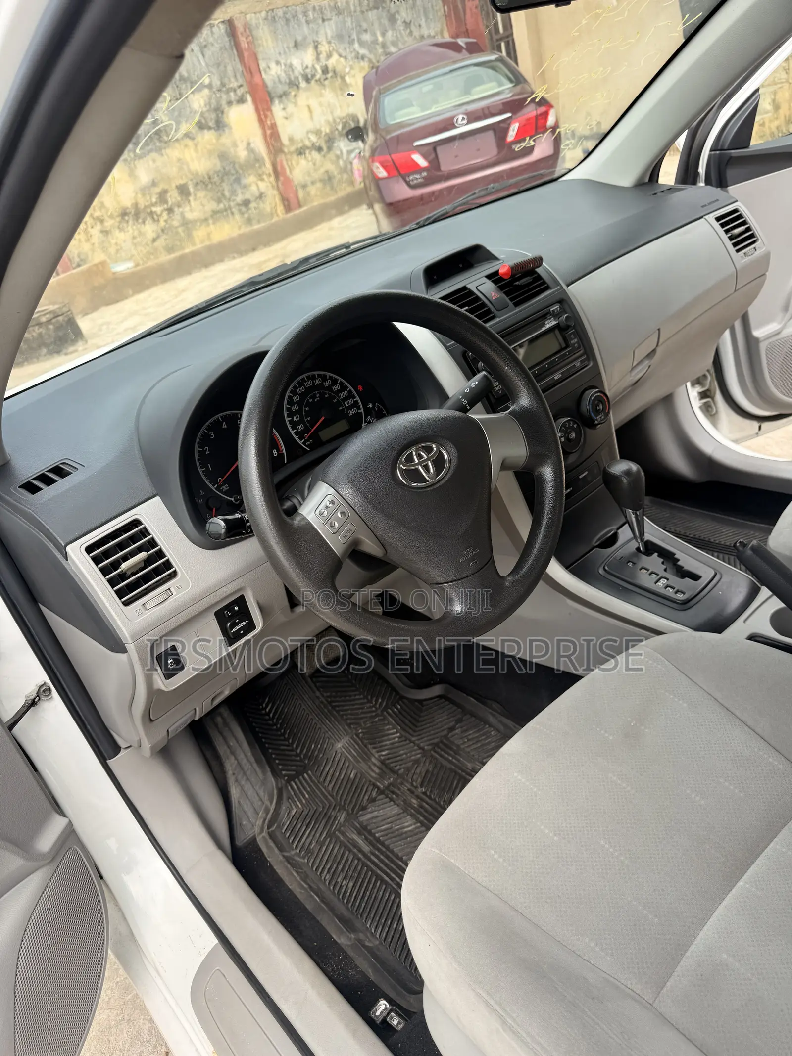Toyota Corolla LE 4dr Sedan (1.8L 4cyl 4A) 2012 White