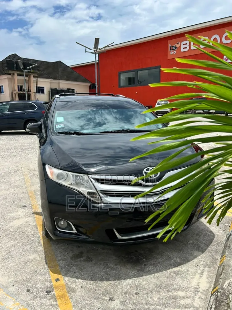 Toyota Venza XLE 4dr Wagon AWD (2.7L 4cyl 6A) 2014 Black