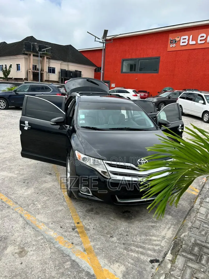 Toyota Venza XLE 4dr Wagon AWD (2.7L 4cyl 6A) 2014 Black