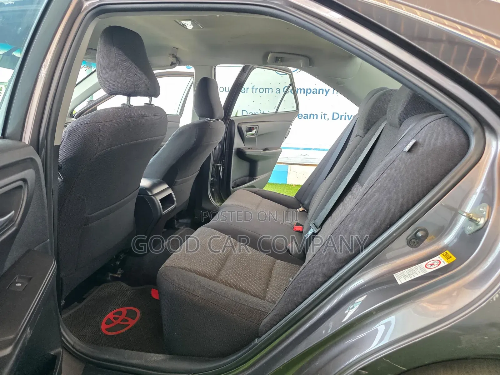 Toyota Camry LE 4dr Sedan (2.5L 4cyl 6A) 2015 Gray