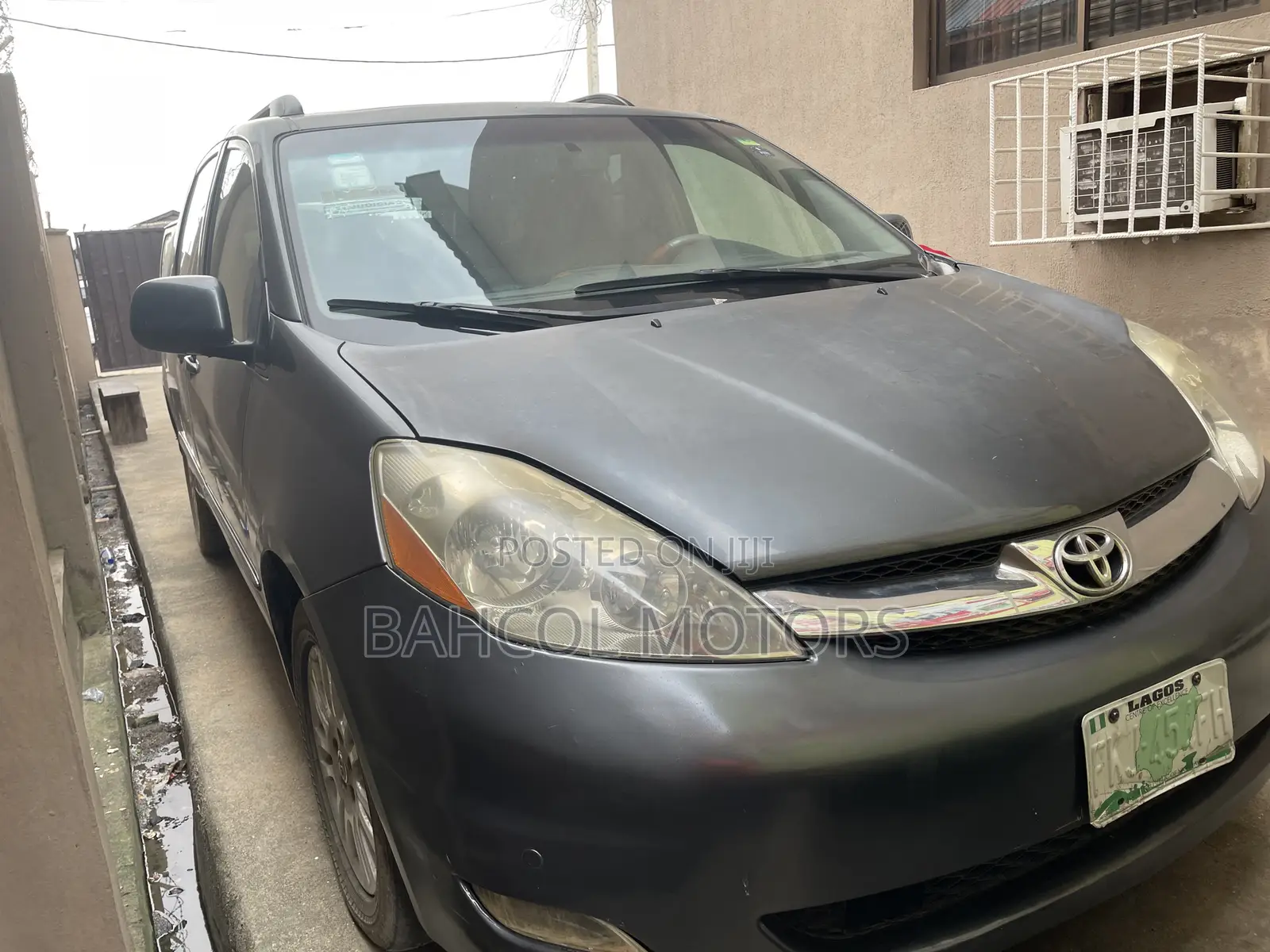 Toyota Sienna XLE Limited FWD 2009 Gray