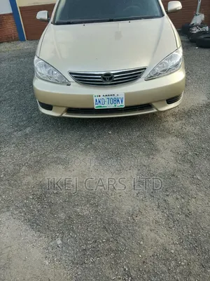 Toyota Camry 2005 Gold