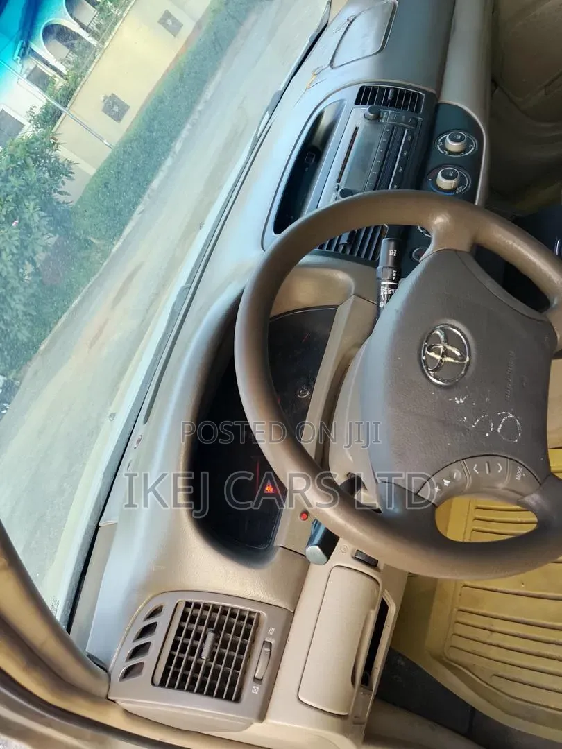 Toyota Camry 2005 Gold