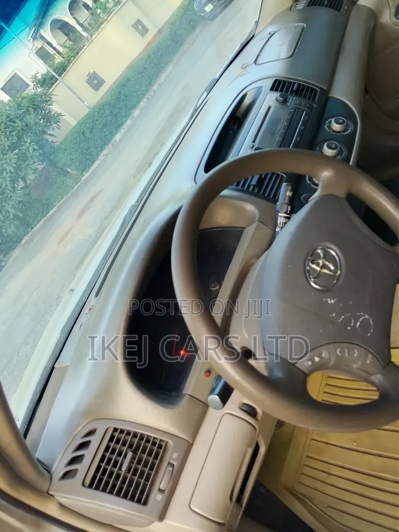 Toyota Camry 2005 Gold