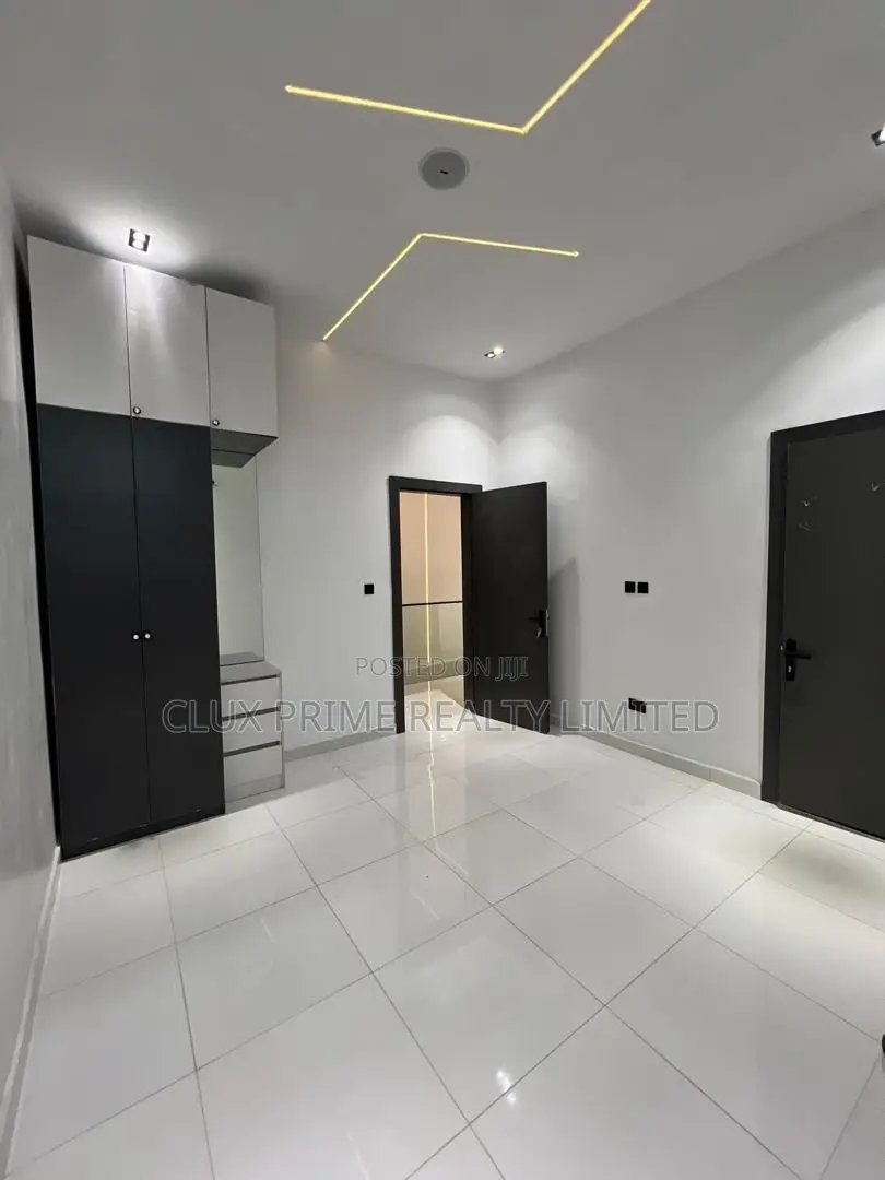 5bdrm Duplex in Sangotedo for sale
