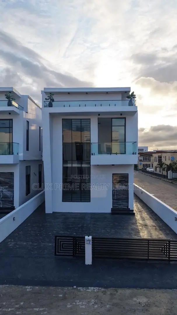 5bdrm Duplex in Sangotedo for sale