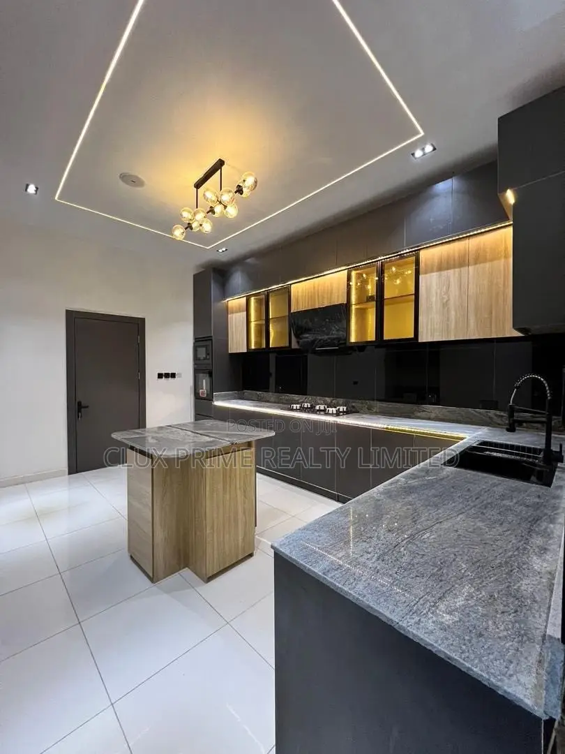 5bdrm Duplex in Sangotedo for sale