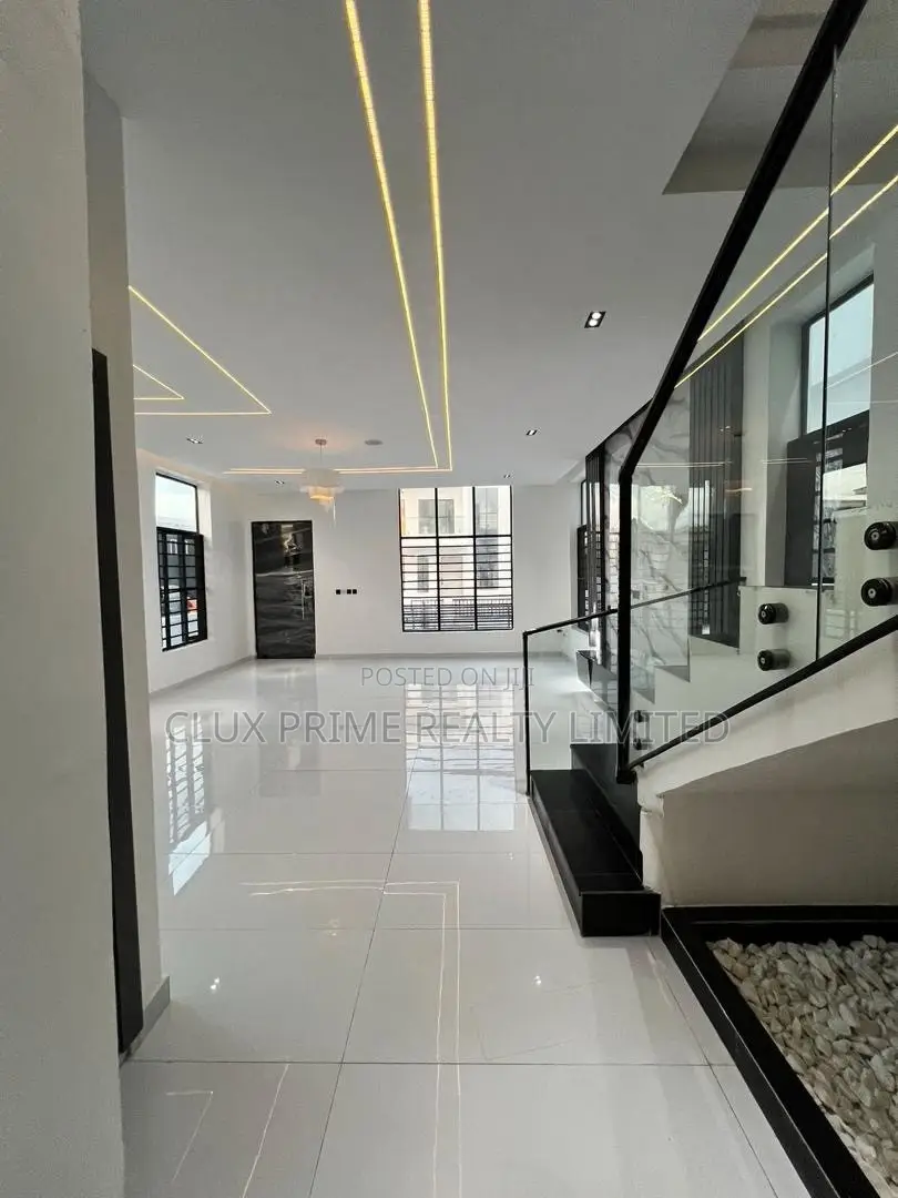 5bdrm Duplex in Sangotedo for sale