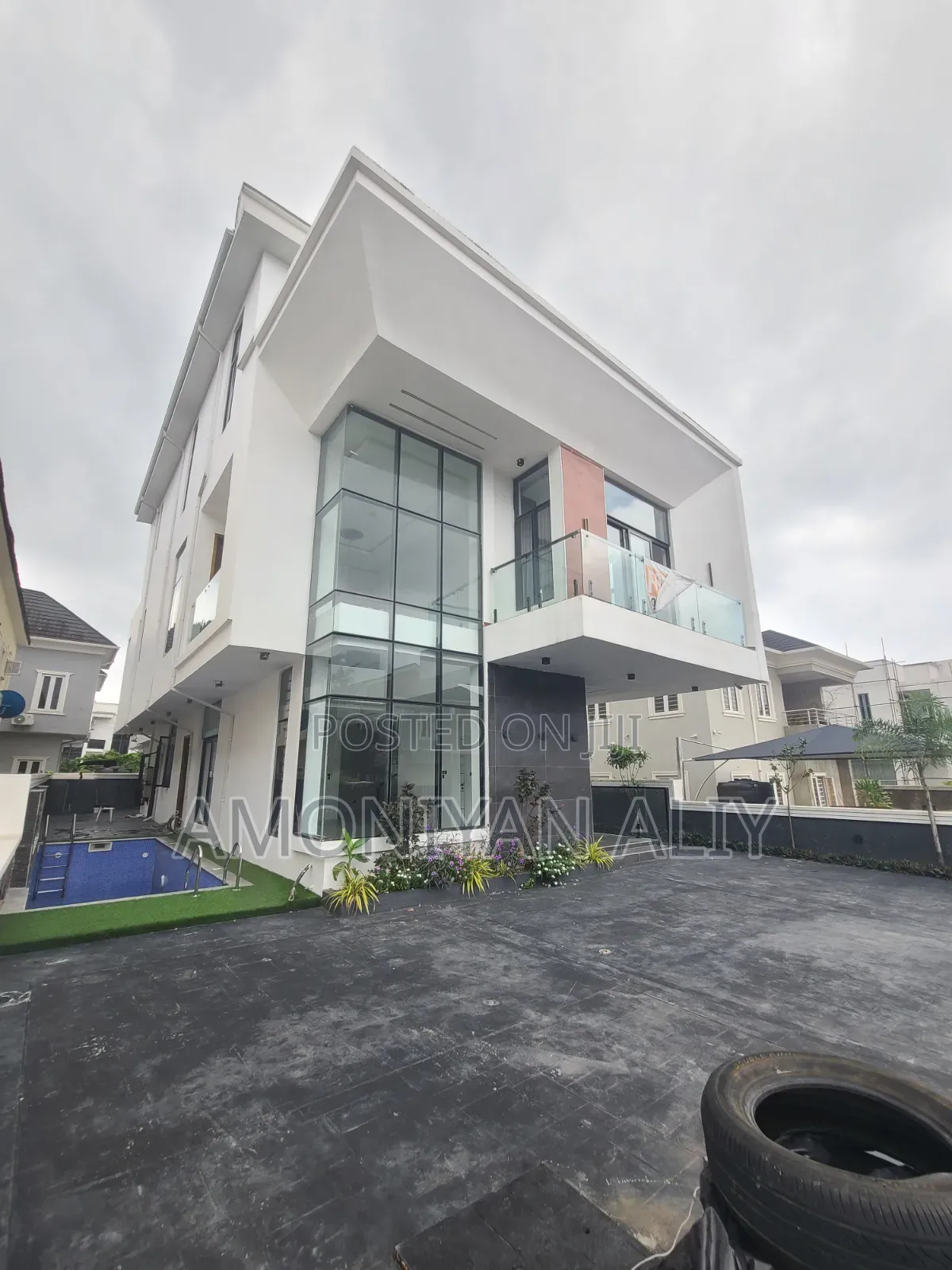 5bdrm Mansion in Megamond, Ikota for sale