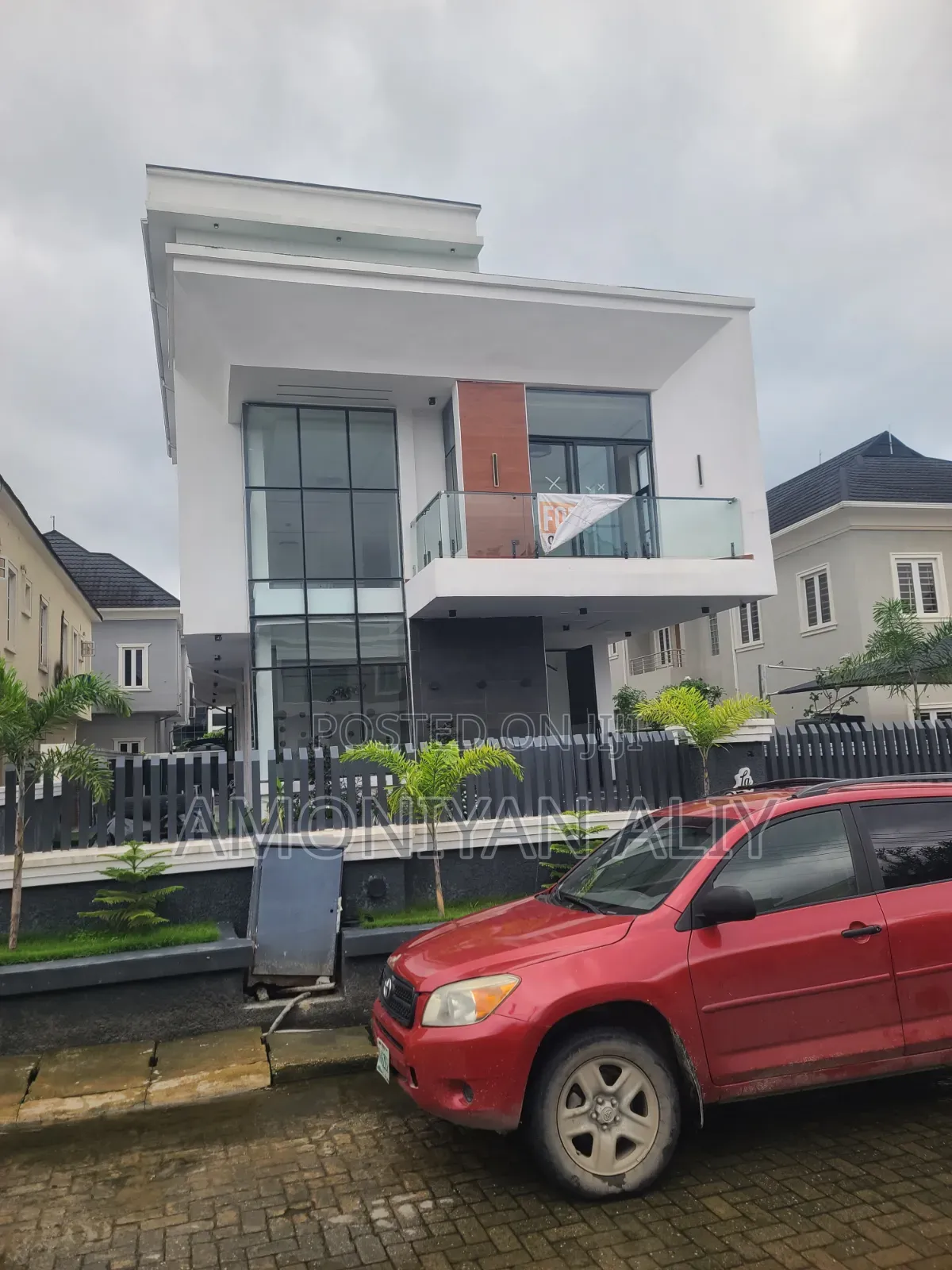 5bdrm Mansion in Megamond, Ikota for sale