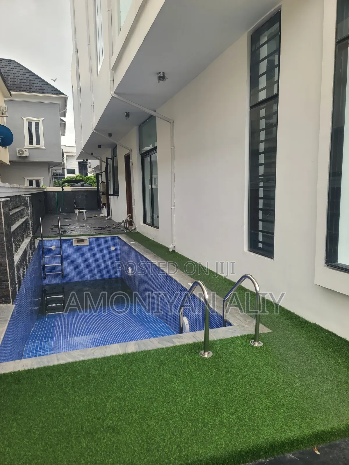 5bdrm Mansion in Megamond, Ikota for sale