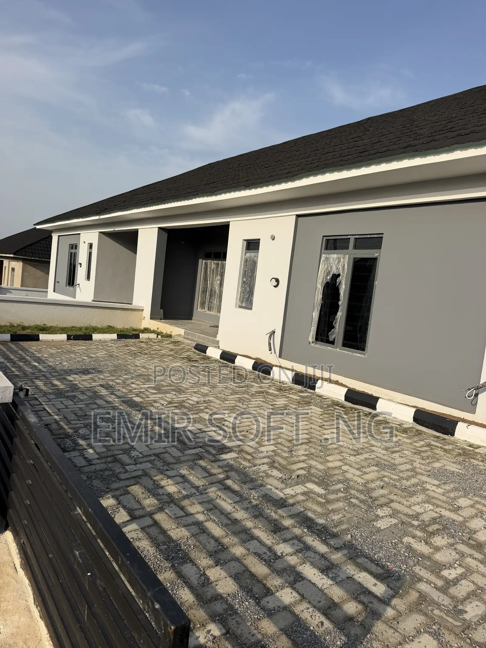 2bdrm Bungalow in Fort Court, Akala Express for sale
