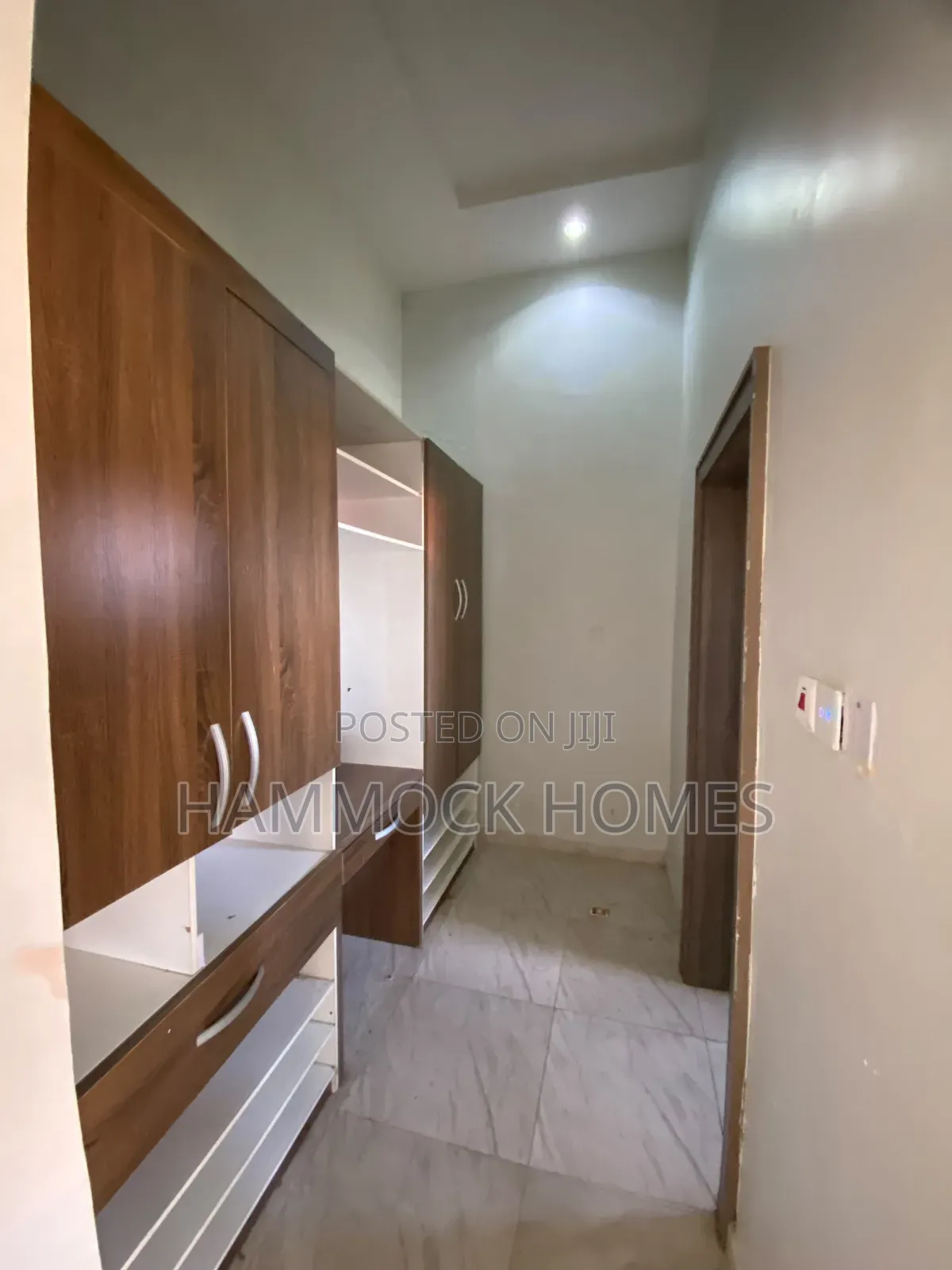 4bdrm Townhouse / Terrace in Iyaganku Gra, Iyanganku for rent