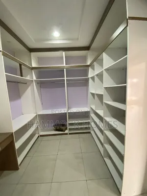 4bdrm Townhouse / Terrace in Iyaganku Gra, Iyanganku for rent