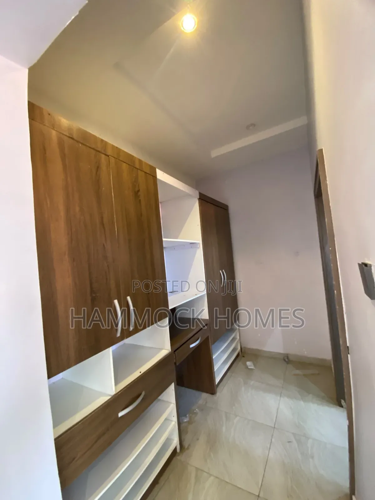 4bdrm Townhouse / Terrace in Iyaganku Gra, Iyanganku for rent