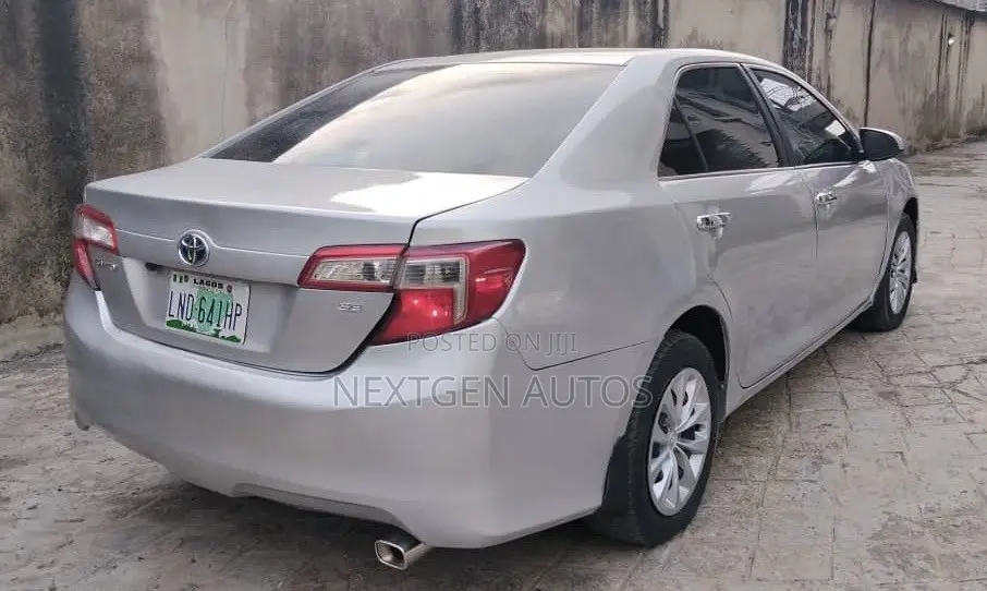 Toyota Camry SE 4dr Sedan (2.5L 4cyl 6A) 2013 Silver