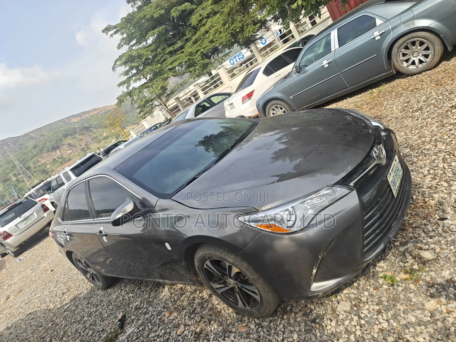 Toyota Camry LE 4dr Sedan (2.5L 4cyl 6A) 2017 Gray