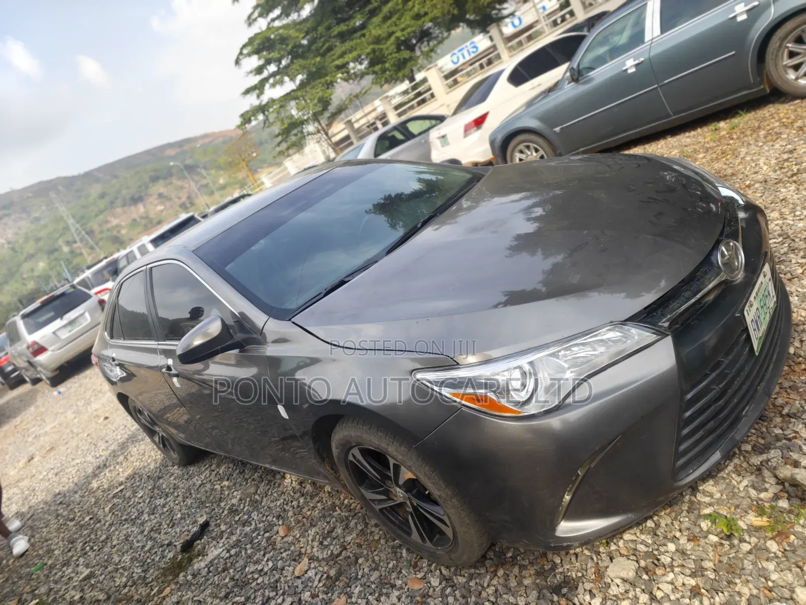 Toyota Camry LE 4dr Sedan (2.5L 4cyl 6A) 2017 Gray