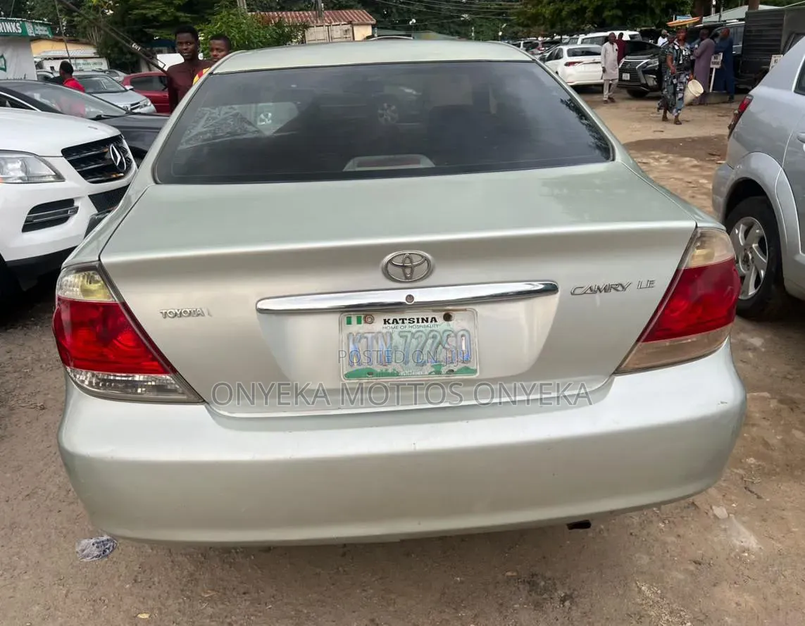 Toyota Camry LE 4dr Sedan (2.4L 4cyl 5A) 2005 Silver