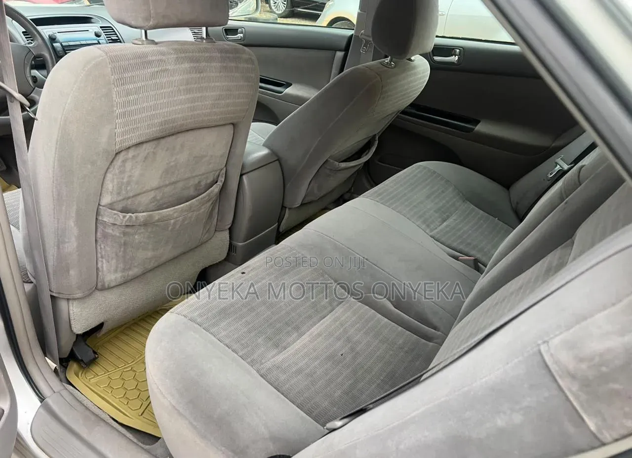 Toyota Camry LE 4dr Sedan (2.4L 4cyl 5A) 2005 Silver