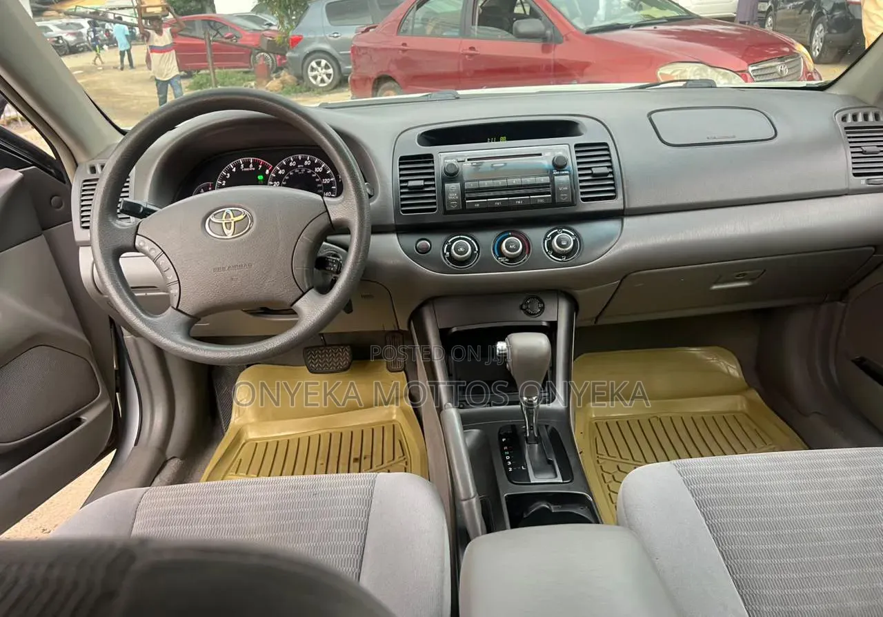 Toyota Camry LE 4dr Sedan (2.4L 4cyl 5A) 2005 Silver