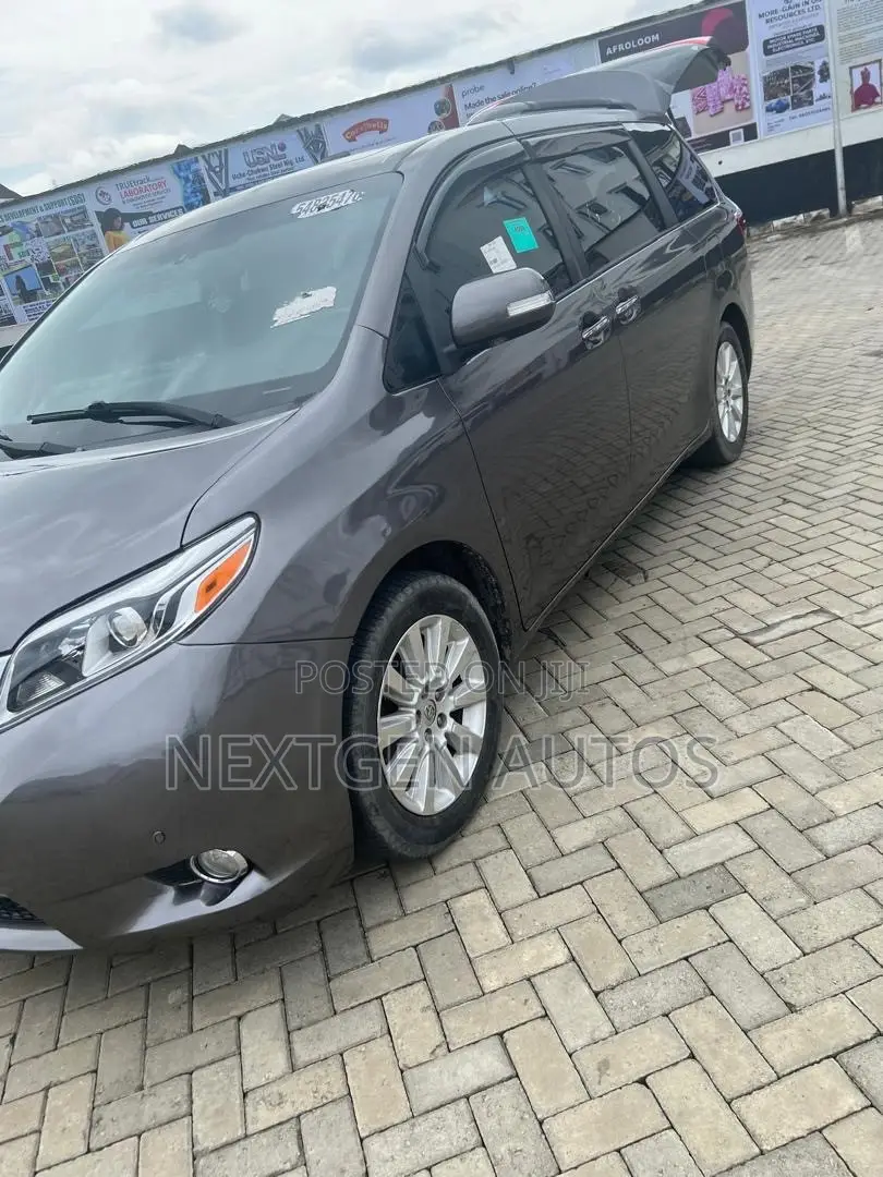 Toyota Sienna Limited 7 Passenger (3.5L 6cyl 6A) 2016 Gray