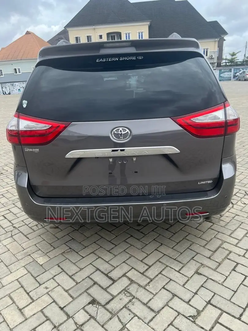 Toyota Sienna Limited 7 Passenger (3.5L 6cyl 6A) 2016 Gray