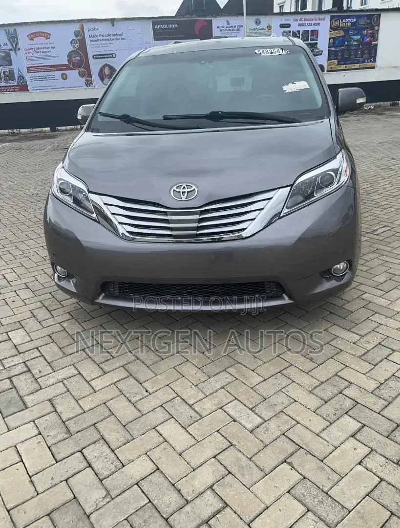 Toyota Sienna Limited 7 Passenger (3.5L 6cyl 6A) 2016 Gray
