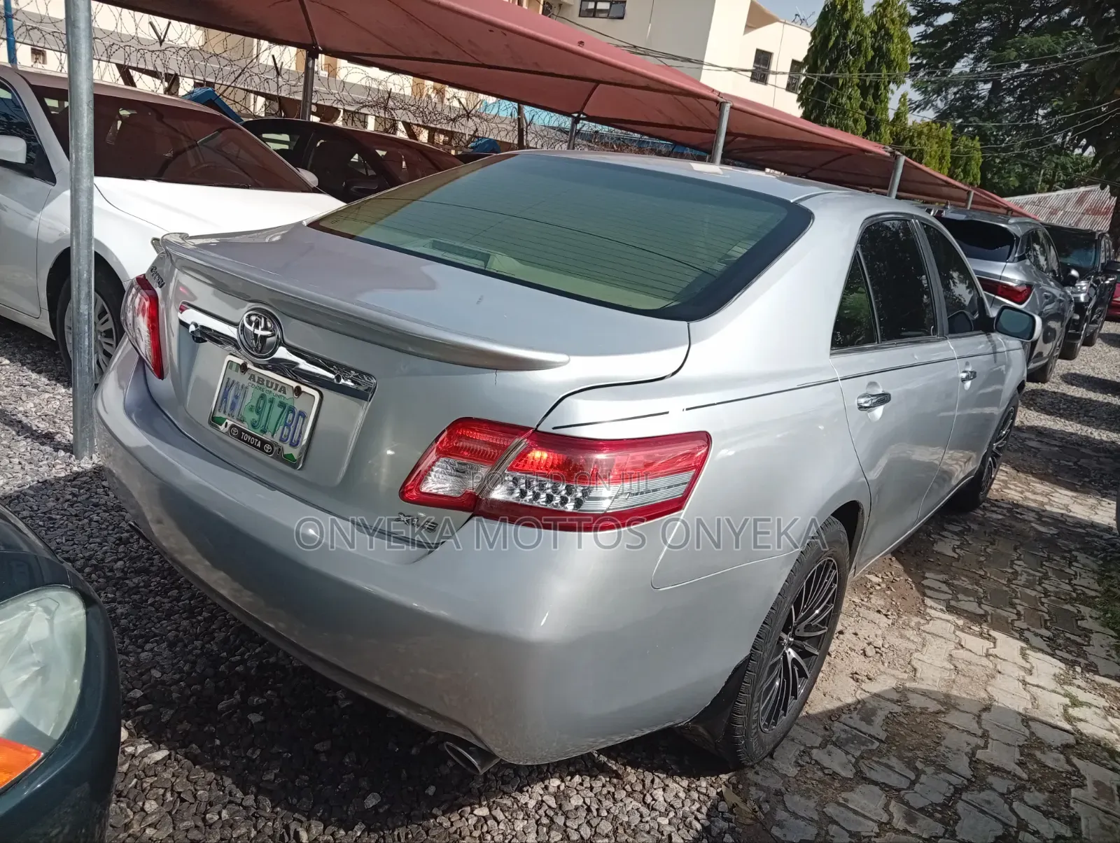Toyota Camry XLE V6 4dr Sedan (3.5L 6cyl 6A) 2011 Silver