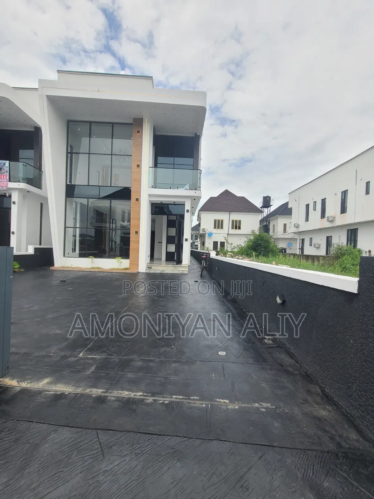 5bdrm Duplex in Megamond Estate, Ikota for sale