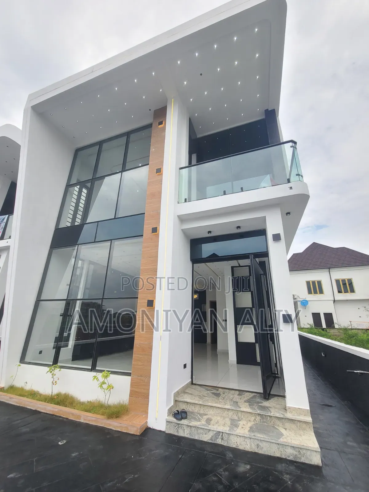 5bdrm Duplex in Megamond Estate, Ikota for sale
