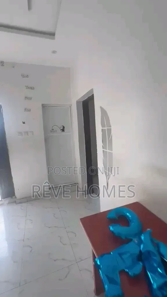 2bdrm Block of Flats in Oworonshoki / Gbagada for rent