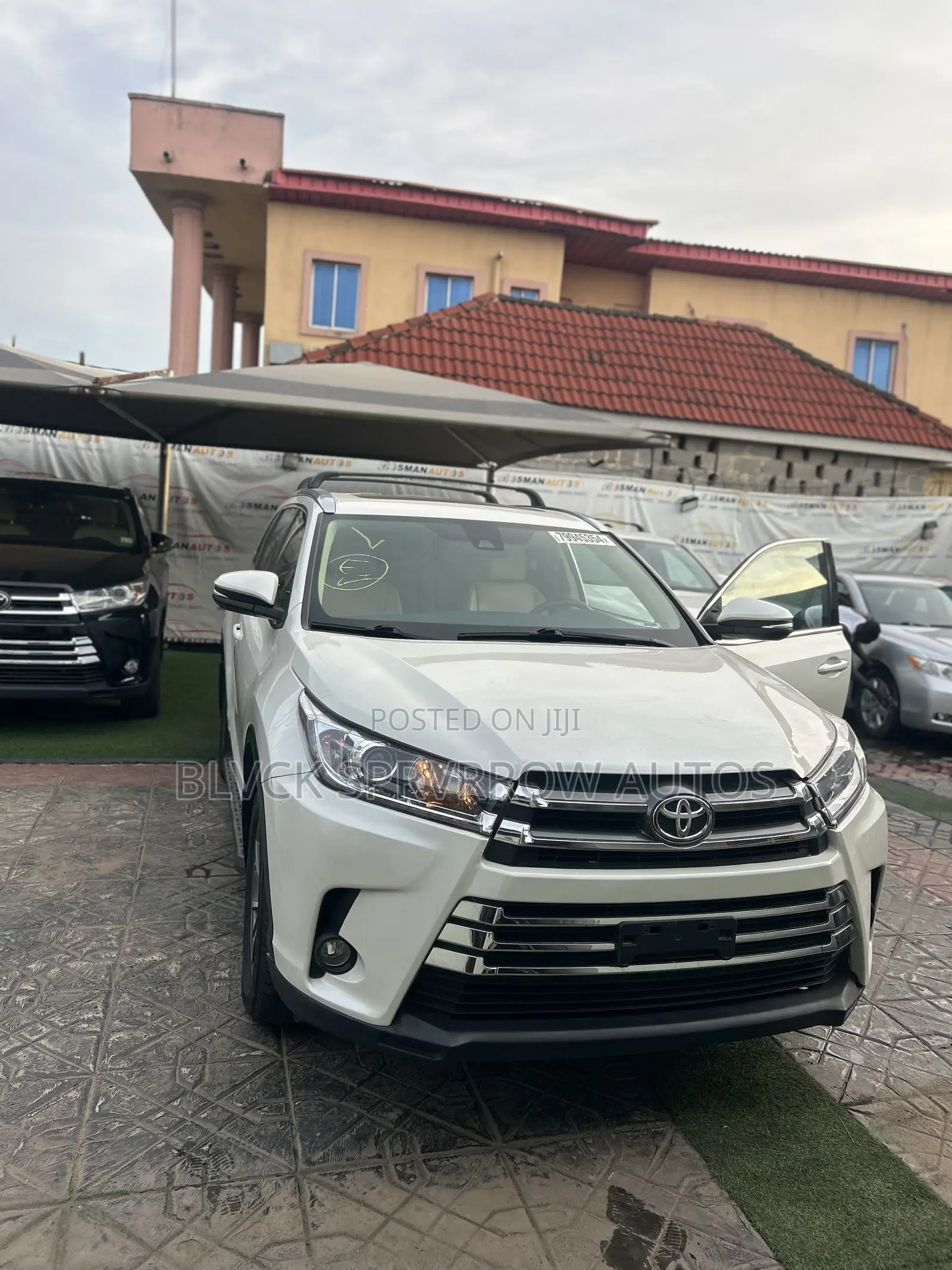 Toyota Highlander XLE 4x4 V6 (3.5L 6cyl 8A) 2017 White