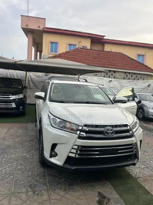 Toyota Highlander XLE 4x4 V6 (3.5L 6cyl 8A) 2017 White