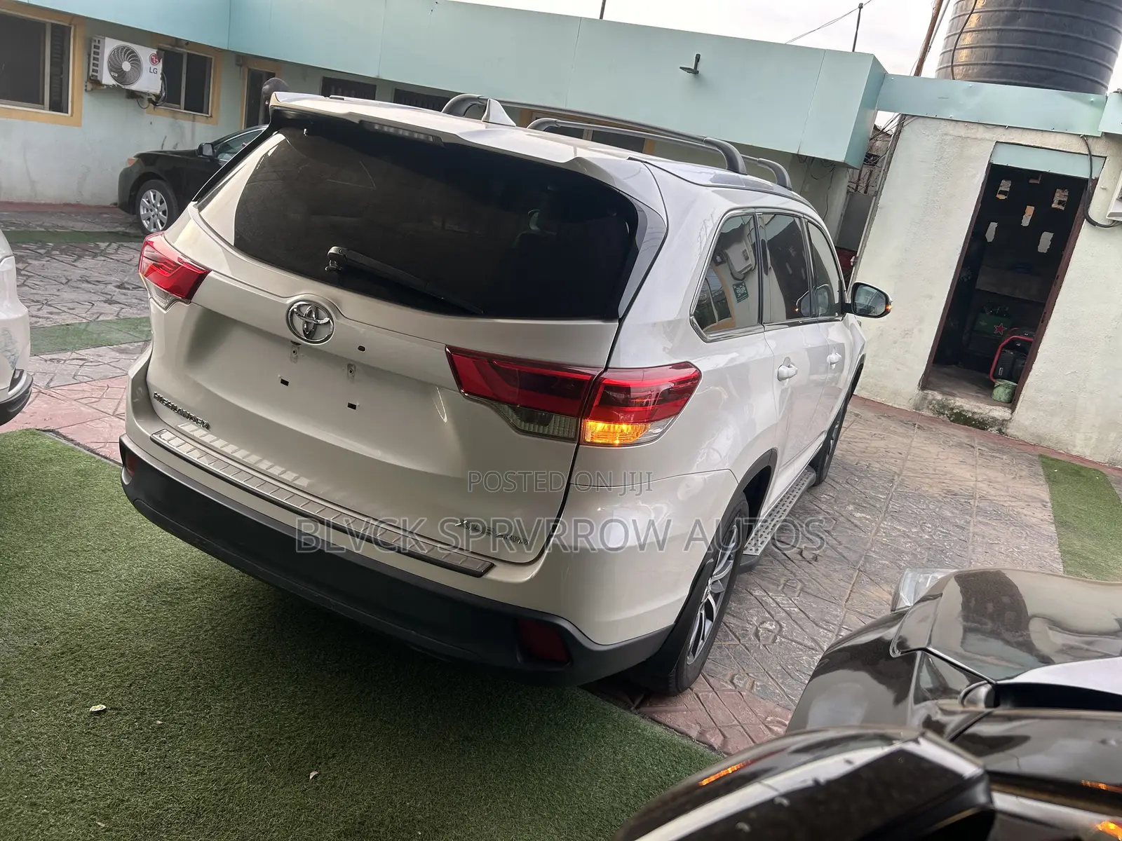 Toyota Highlander XLE 4x4 V6 (3.5L 6cyl 8A) 2017 White