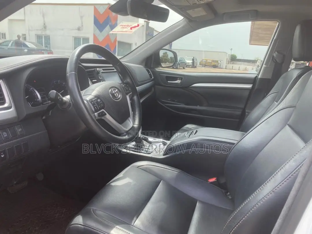 Toyota Highlander XLE 4x4 V6 (3.5L 6cyl 8A) 2018 White