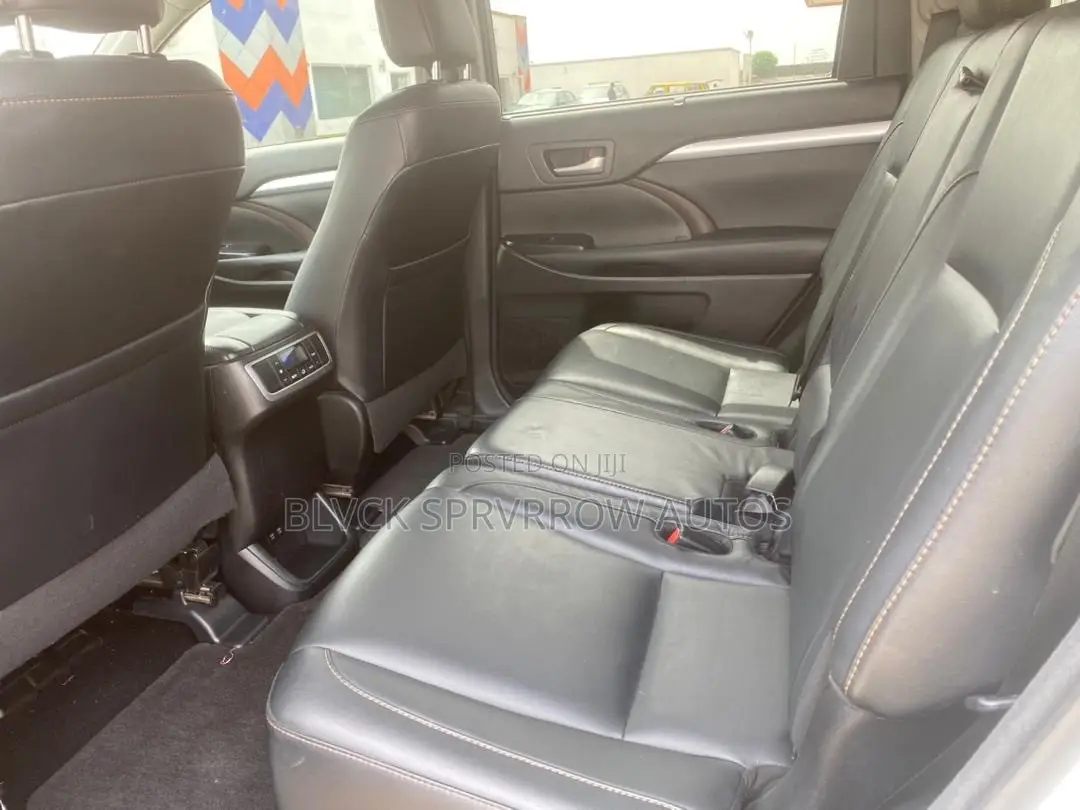 Toyota Highlander XLE 4x4 V6 (3.5L 6cyl 8A) 2018 White